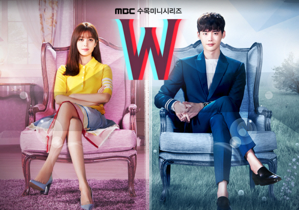 사진 3_지난 2016년 9월 종영한 MBC 인기 드라마 더블유(W)의 포스터. (왼쪽부터) 오연주 역의 배우 한효주, 강철 역의 배우 이종석 사진 3_지난 2016년 9월 종영한 MBC 인기 드라마 더블유(W)의 포스터. (왼쪽부터) 오연주 역의 배우 한효주, 강철 역의 배우 이종석