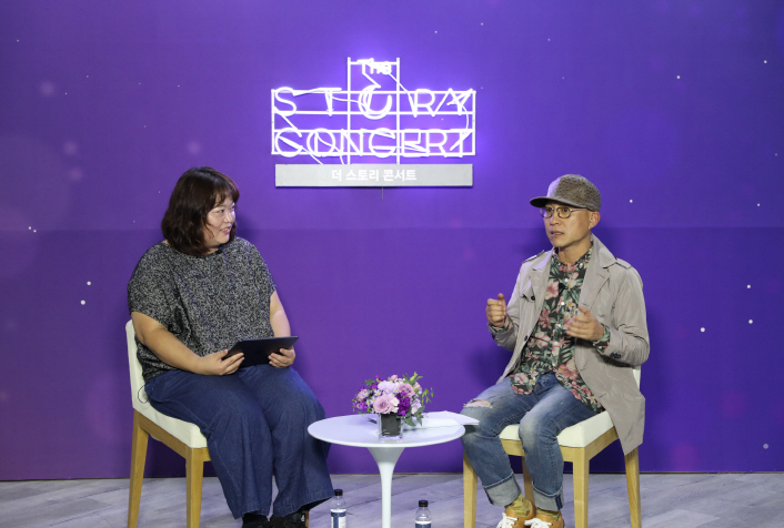 붙임. 더 스토리 콘서트 현장 사진(1)~(4) 붙임1. 27일 진행된 <더 스토리 콘서트>에 참석한 사회자 씨네21 이다혜 기자와 강연자 <앨리스> 백수찬 PD