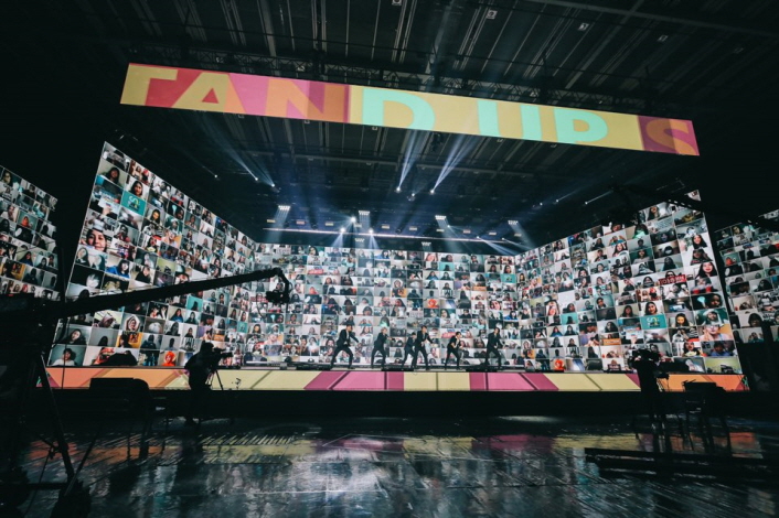 붙임. 온:한류 축제 온라인 콘서트 사진(1)~(4) 붙임1. 23일 온:한류축제 K팝 공연 ‘Unite ON: Live Concert'에서 몬스타엑스가 전세계 한류팬들과 함께하는 공연을 하고 있다.