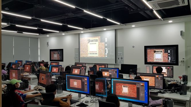 사진 3. 한국콘텐츠진흥원에서 운영하는 게임인재원에서 교육생들이 교육에 참여하고 있다.