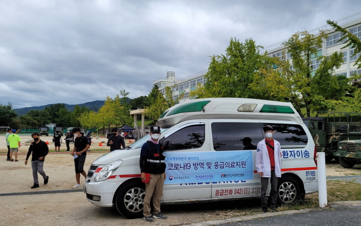 사진 2. 한국콘텐츠진흥원이 콘텐츠산업 내 안전문화 확산과 종사자 보호를 위해 지난해 추진한 ‘방송제작현장 안전교육 및 응급의료지원 사업’ 현장 모습. 콘진원은 ‘2021년 공공기관 안전활동 수준평가’에서 우수한 안전보건경영 성과를 인정받아 A등급을 받았다.