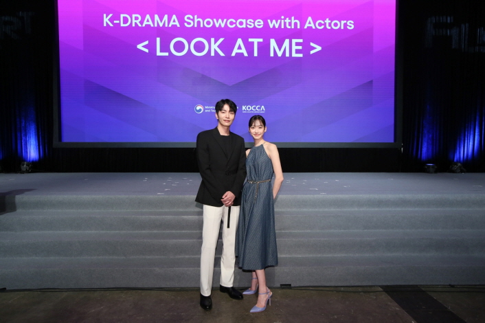 사진5. 한국콘텐츠진흥원은 홍콩에서 열린 ‘FILMART 2023(이하 필마트)’에 참가해 K-드라마 쇼케이스를 개최했다.왼쪽부터 배우 이민기, 한지현