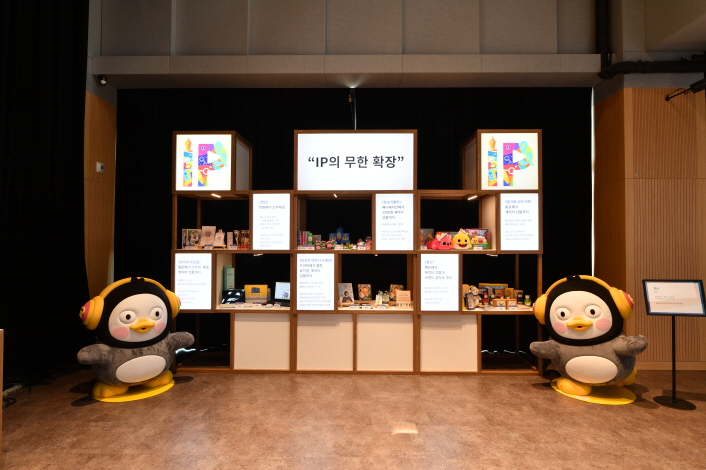 사진 11. 한국콘텐츠진흥원은 ‘K-콘텐츠, 한국경제의 게임체인저’를 29일 콘텐츠인재캠퍼스에서 개최했다.한국콘텐츠진흥원의 대표성과를 전시 했다.