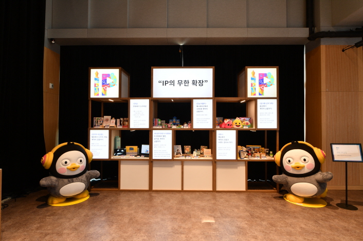 사진 11. 한국콘텐츠진흥원은 ‘K-콘텐츠, 한국경제의 게임체인저’를 29일 콘텐츠인재캠퍼스에서 개최했다.한국콘텐츠진흥원의 대표성과를 전시 했다.