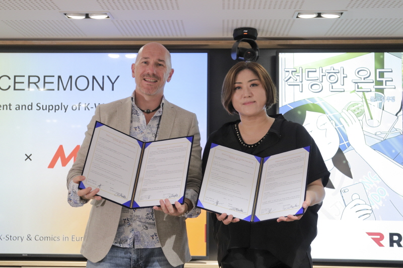 사진 6. 한국콘텐츠진흥원이 개최한 '2023 K-스토리&코믹스 인 유럽'에서 락킨코리아는 만화 출판제작사 마크마(Makma)와 업무협약을 체결했다.