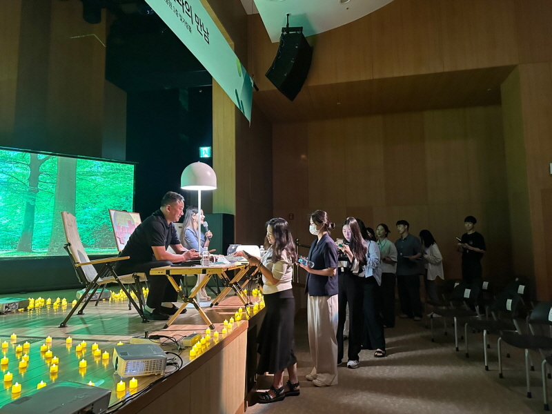 사진6. 한국콘텐츠진흥원이 이이남 작가와 ‘2023 콘텐츠도서관 북토크’를 성공적으로 개최했다.