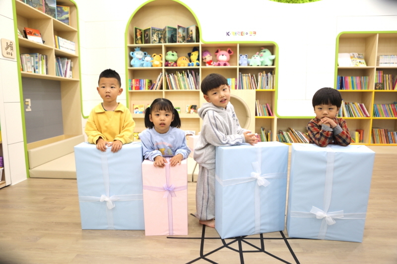 사진2. 한국콘텐츠진흥원과 한국문화예술위원회는 임직원의 가족친화와 일·가정 양립을 위한 직장어린이집인 ‘코코어린이집’의 개원식을 7일 개최했다.