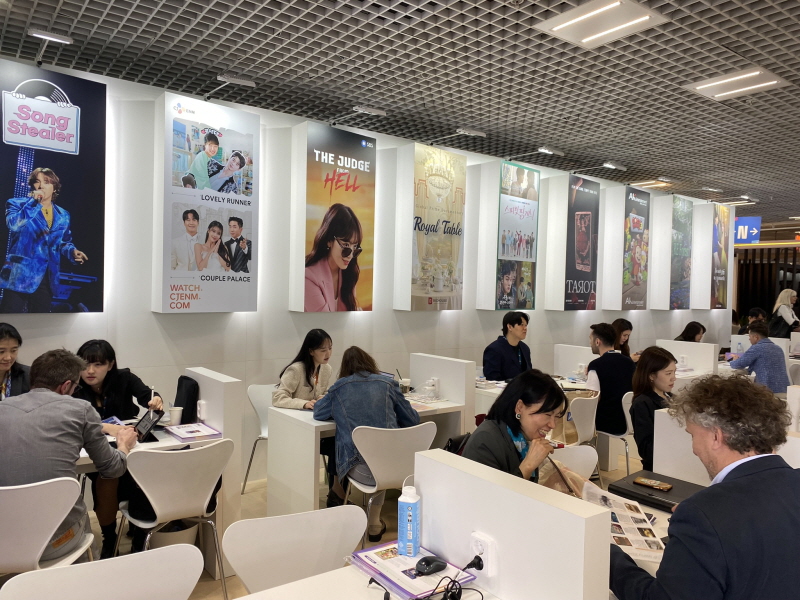 사진 1. 문화체육관광부와 한국콘텐츠진흥원은 지난 8일부터 10일까지 프랑스 칸에서 개최한 TV영상 콘텐츠 마켓 ‘MIPTV 2024 (이하 밉티비)’에 참가해 한국공동관을 운영했다.