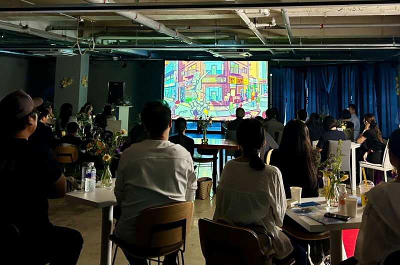 사진 3. 2025 DigiCon6 ASIA 한국지역 어워드 은상을 수상한 전영찬 감독의 <동상>을 상영하고 있다.