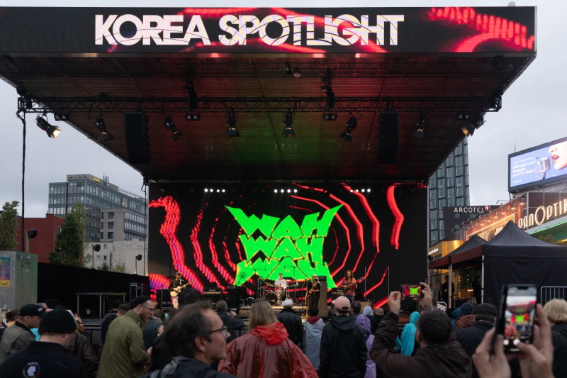 사진1. 한국콘텐츠진흥원은 지난 9월 18일 독일 함부르크에서 열린 리퍼반 페스티벌에서 국내 뮤지션 4팀이 참여한 ‘코리아 스포트라이트 @리퍼반 페스티벌’ 쇼케이스를 운영했다.(와와와(Wah Wah Wah) 쇼케이스 현장사진)