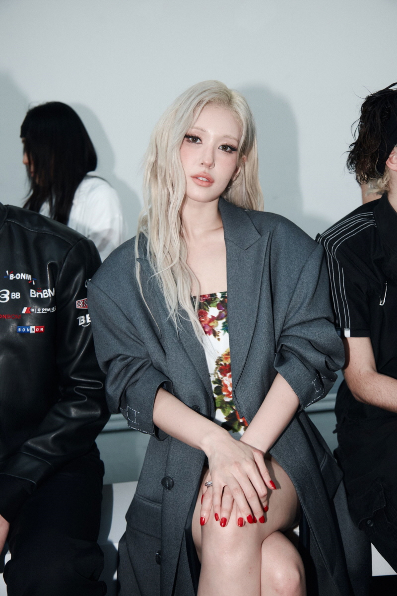 사진 12. 글로벌 아티스트 전소미가 ‘컨셉코리아 2026 S/S’ 앰버서더로서 양일간 현장을 찾아 쇼의 관심도를 한층 높였다.