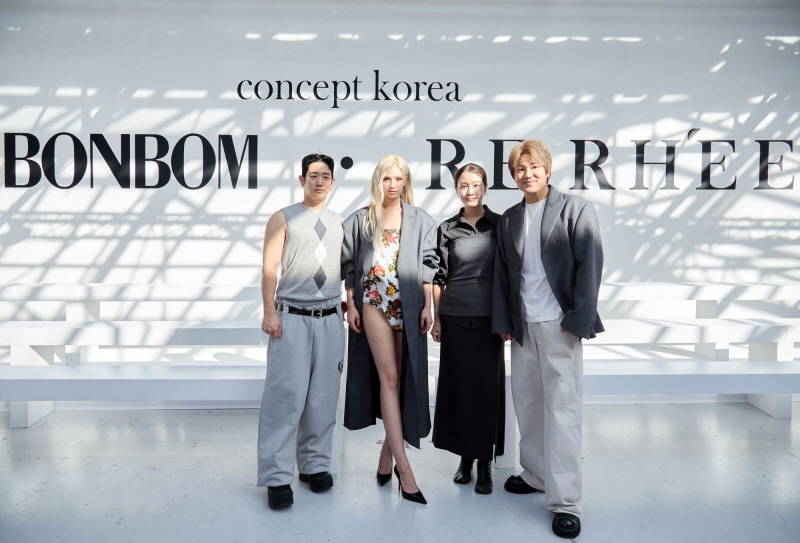 사진 13. 글로벌 아티스트 전소미가 ‘컨셉코리아 2026 S/S’ 앰버서더로서 양일간 현장을 찾아 쇼의 관심도를 한층 높였다. (디자이너 조본봄, 전소미, 디자이너 주현정, 이준복)