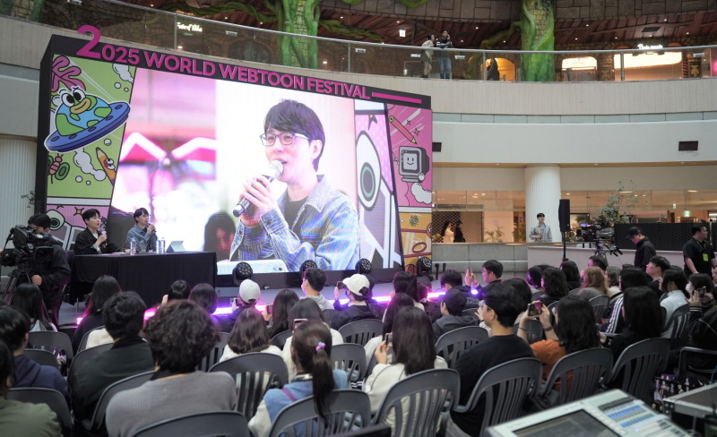 사진6. 2025 월드 웹툰 페스티벌 무대프로그램(남도형 성우 더빙쇼)
