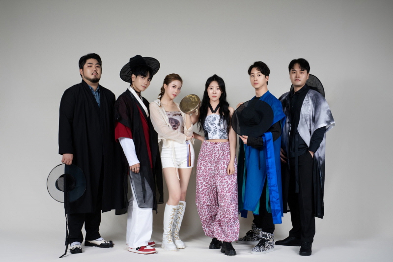 사진 8. 콘진원은 오는 11월 14일부터 15일까지 서울 마포구 무신사 개러지에서 지역 기반 음악인의 교류와 창작활동을 지원하기 위한 ‘2025 우리 음악인 축제 로컬 레이블 콘서트(Local Label Concert)’를 개최한다. (세종음악창작소 모꼬지, 왼쪽부터 김진원, 박지수, 김연희, 김하은, 황진영, 홍대한)