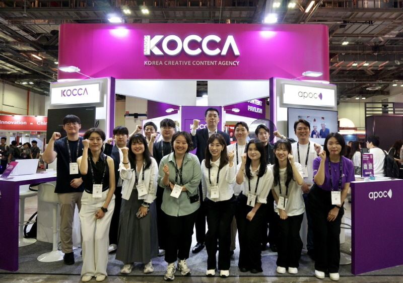 사진 2. K-콘텐츠 파빌리온 현장사진(참가기업 단체사진)