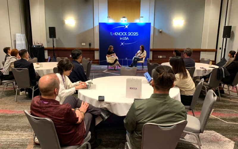 사진 6. 6일 로우스 할리우드 호텔에서 파이어사이드 챗 행사가 진행됐다.(왼쪽부터 버라이어티 신시아 리틀턴 편집장, 앳워터 캐피털 바니아 슐로겔 대표)