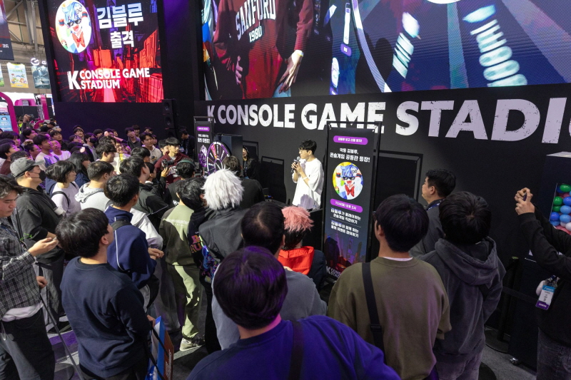 사진3. 2025 지스타 K콘솔게임 스타디움 현장사진(유튜버 ‘김블루’ 현장 이벤트)
