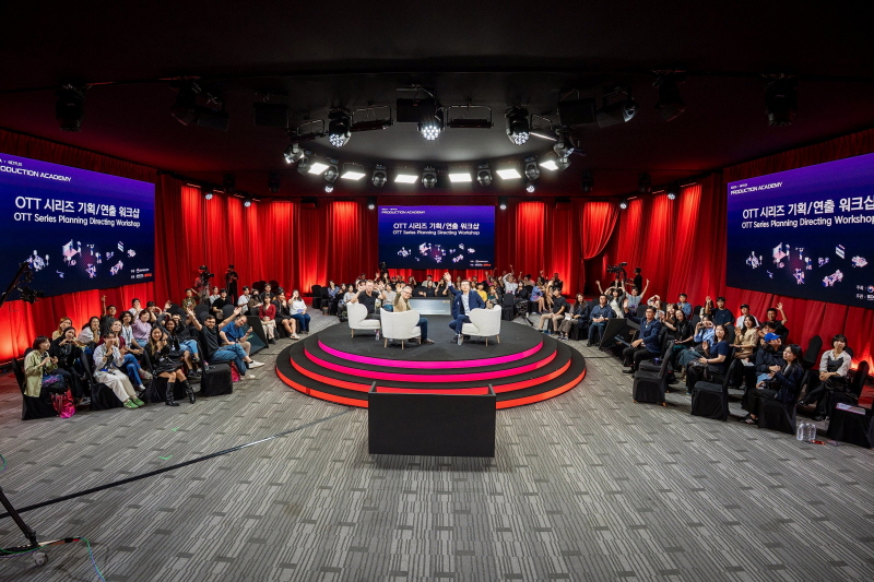 사진 5. 콘진원은 넷플릭스(Netflix)와 함께 6월부터 11월까지 콘텐츠인재캠퍼스와 CKL기업지원센터 등에서 글로벌 온라인 영상 서비스 제작 역량 강화를 위한 ‘2025 KOCCA x NETFLIX Production Academy’ 교육 과정을 성공적으로 마무리했다. (온라인 동영상 서비스(OTT) 시리즈 기획·연출 워크숍 과정)