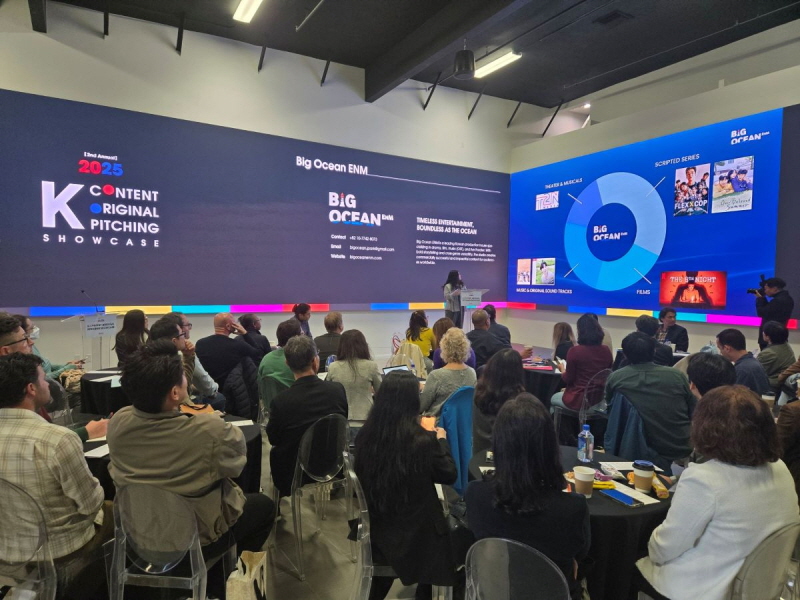사진 4. 콘진원은 11월 12일부터 14일까지, 미국 로스앤젤레스 코리아센터에서 ‘2025 K-콘텐츠 원작 미국 진출 쇼케이스‘를 열고, 오리지널 K-콘텐츠의 글로벌 확장 가능성을 확인했다.(2025 K-콘텐츠 쇼케이스 참가사 발표(피칭) 현장 사진, 주식회사 빅오션이엔엠 박재영)