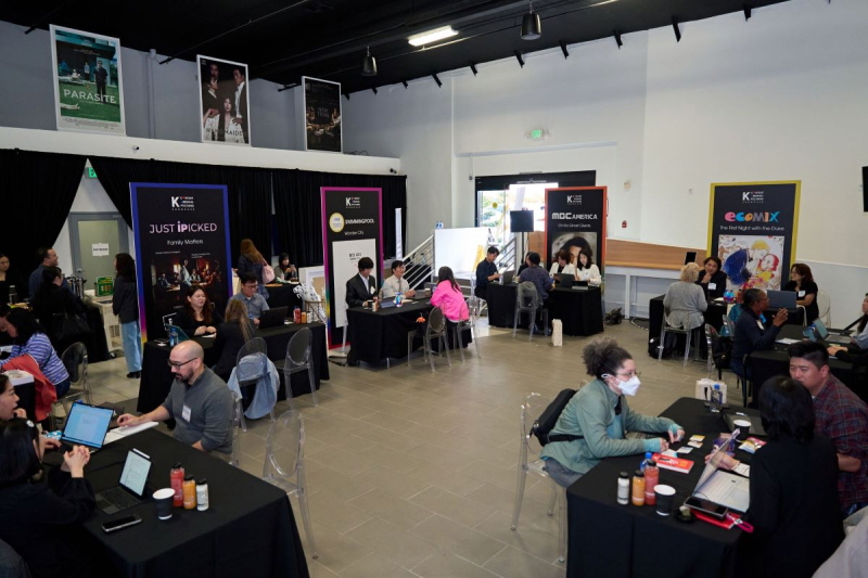 사진 6. 콘진원은 11월 12일부터 14일까지, 미국 로스앤젤레스 코리아센터에서 ‘2025 K-콘텐츠 원작 미국 진출 쇼케이스‘를 열고, 오리지널 K-콘텐츠의 글로벌 확장 가능성을 확인했다.(2025 K-콘텐츠 쇼케이스 비즈니스 상담 현장 사진)