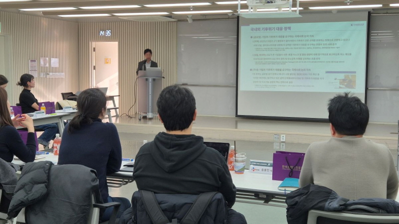 사진 3. 콘진원은 지난 21일 ‘K-콘텐츠 이에스지 리더스’를 공식 발족해, 콘텐츠산업의 지속가능한 성장 기반 강화를 위한 협력체계를 구축했다. ( ‘K-콘텐츠 이에스지 리더스’ 워크숍 현장 사진, 콘진원 콘텐츠산업정책연구센터 미래정책팀 박혁태 팀장)