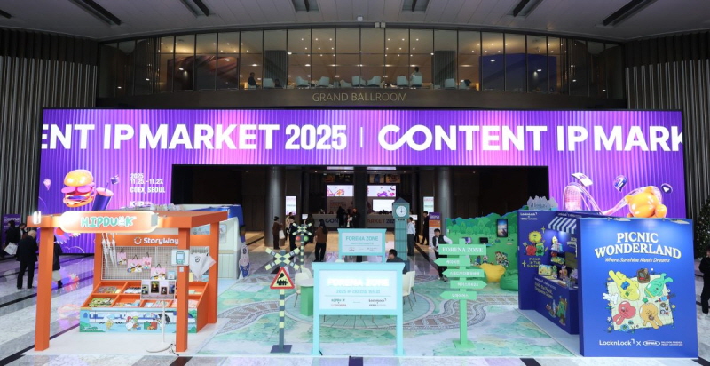 붙임. 11월 25일부터 27일까지 코엑스 그랜드볼룸에서 개최되는 콘텐츠 IP 마켓 내 ‘2025 IP 라이선싱 빌드업’ 프로그램의 대·중소기업 간 협력 사례가 전시되고 있다.