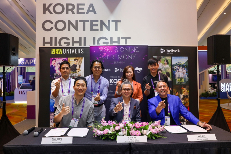 사진3. 콘진원은 지난 11월 17일부터 19일까지 싱가포르 구오코 미드타운에서 ‘콘텐츠 IP 액셀러레이트 인 싱가포르(Content IP Xcelerate in Singapore)’를 개최했다. (단체 사진, 앞줄 왼쪽부터 뉴유니버스 정호영 대표, 촙촙시스템즈 케빈 호 대표, 비라이브 라티프 심 전무이사, 뒷줄 왼쪽부터 콘진원 싱가포르 비즈니스센터 박상욱 센터장, 뉴유니버스 임성봉 이사, 촙촙시스템즈 파트너십 마케팅 대표, 초준밍 비라이브 크리에이티브 디렉터)