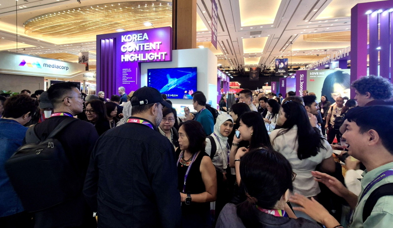 사진 2. 콘진원은 지난 12월 3일부터 5일까지 싱가포르에서 개최된 ‘ATF(아시아 티비 포럼 앤드 마켓) 2025’에서 한국공동관을 운영하며 국내 콘텐츠 기업들의 해외 진출을 지원했다. (한국공동관 현장사진)