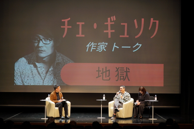 사진 4. 콘진원은 주일한국문화원과 함께 지난 1월 30일부터 일본 도쿄 주일한국문화원 ‘갤러리 MI’에서 ‘세로로 읽는 이야기: 2026 K-웹툰 전시(縦に読む物語 : K-WEBTOON展)’를 개막했다.