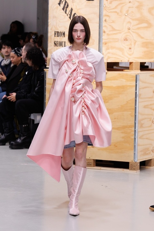 사진 6. 콘진원은 지난 3월 2일과 3일 프랑스 파리 팔레 드 도쿄에서 '컨셉코리아 2026 F/W' 를 성황리에 개최했다. (컨셉코리아 2026 F/W ‘김해김’ 런웨이)