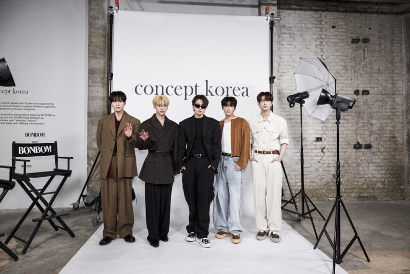 사진 8. 알파드라이브원이 ‘컨셉코리아 2026 F/W’ 앰버서더로서 양일간 현장을 찾아 쇼의 관심도를 높였다. (왼쪽부터 알파드라이브원 준서, 상원, 리오, 상현, 건우)