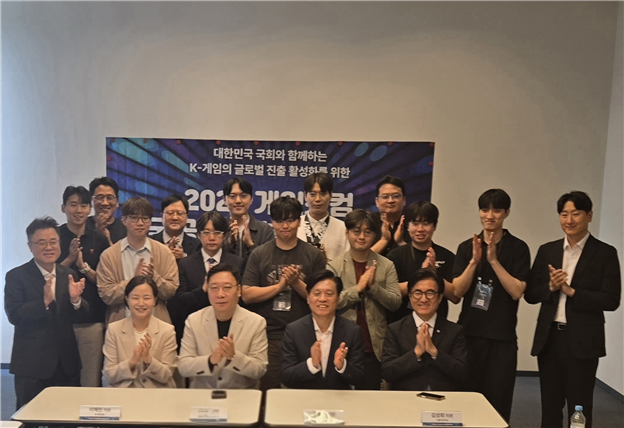 사진 1. 8월 25일 독일 쾰른에서 개최된 게임스컴에서 한국공동관 참가사 간담회를 진행했다. 
