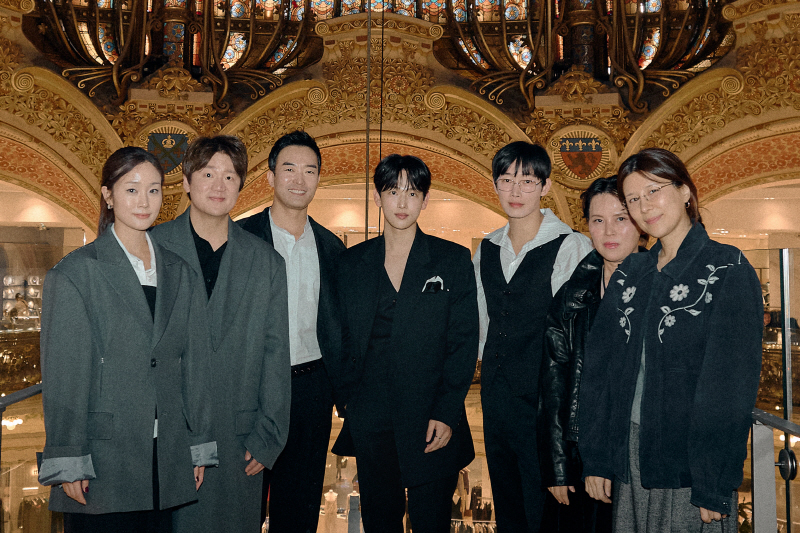 사진 1. ‘더셀렉츠 파리 팝업스토어’ 공식 앰버서더인 배우 임시완이 팝업 현장을 찾아 관심도를 높였다.(좌측에서부터 리이 주현정, 이준복 대표 / 라이 이청청 대표 / 앰버서더 임시완 배우 / 김해김 김인태 대표 / 더일마 정봉화 대표 / 프리터 서보람 대표)