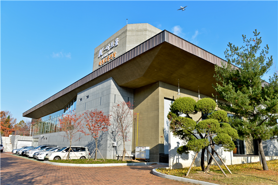 콘진원, K-아트홀 온라인 실감 공연 스튜디오 조성 업무 협약 체결 사진