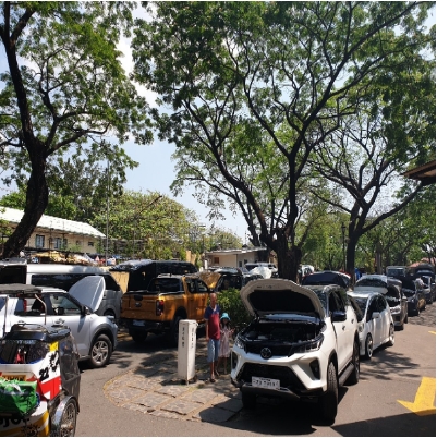 축복을 받기 위해 대기 중인 차량들 - 출처: 통신원 촬영