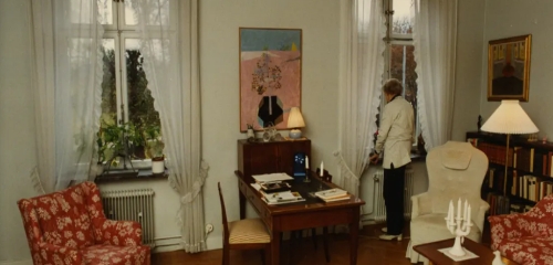 거실에서 바사공원을 바라보고 있는 아스트리드 린드그렌 - 출처: 아스트리드 린드그렌 홈페이지