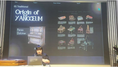 한국 양금의 기원과 변천사를 설명하고 있는 한국양금협회 윤은화 회장 - 출처: 한국양금협회