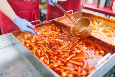 몬트리올 '포차' 축제의 떡볶이 부스 - 출처: 포차 축제 제공