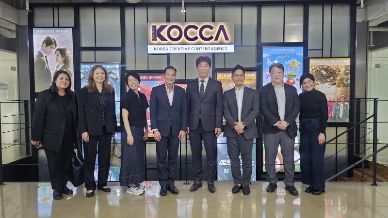 사진 1. 콘진원은 ‘한-싱가포르 콘텐츠 산업 생태계 교류·연수 프로그램’을 성공리에 마무리했다.
        (왼쪽에서 네번째부터 싱가포르 디지털개발정보부(MDDI) 탄 키앗 호우 선임국무장관, 콘진원 김락균 글로벌혁신부문장)