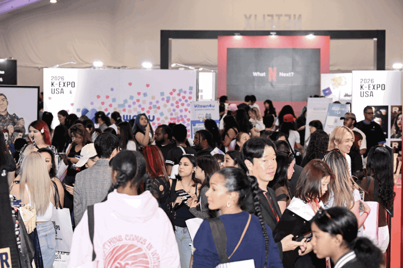 사진 4. 5월 23일부터 27일까지 미국 로스앤젤레스(LA)에서 개최한 ‘2026 K-EXPO USA’에
    4만여명의 관람객이 참가해 전시를 시청하고 체험하고 있다.