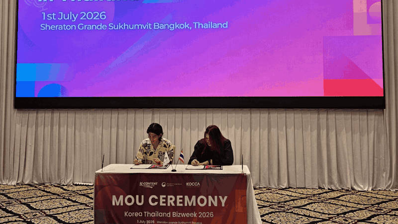 사진 2. ‘2026 한태 K-콘텐츠 비즈위크’에 참여한 ㈜제이샤는 태국 SE-EDUCATION PCL과 제품/솔루션 협력 업무협약을 체결했다.
        (왼쪽부터 ㈜제이샤 심영민 대표, 태국 SE-EDUCATION PCL의 Wachirapan Dechsuwan Foreign Rights Officer)