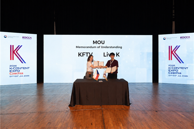 사진4. 2026 체코 K-콘텐츠 엑스포 업무협약(MOU)체결식(2)
        (왼쪽) KFTV Jeanne Dubresson(Contents Director), (오른쪽)라이브케이 조남권 대표
        
