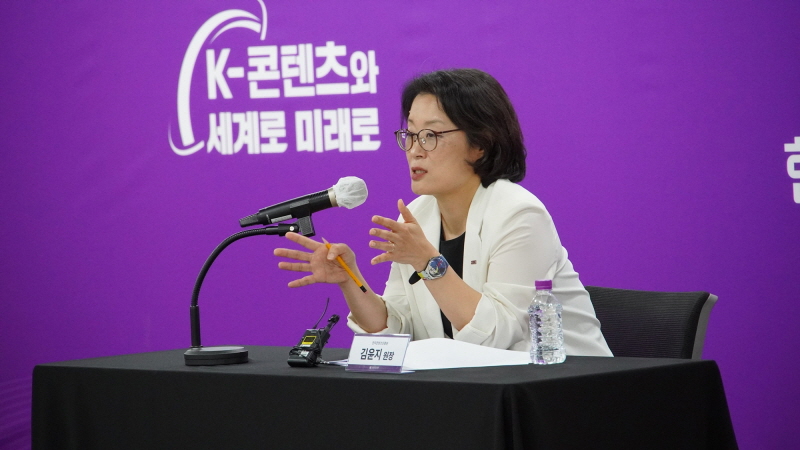사진3. 한국콘텐츠진흥원 기관장 미디어 간담회 현장사진 (3) 김윤지 원장
        