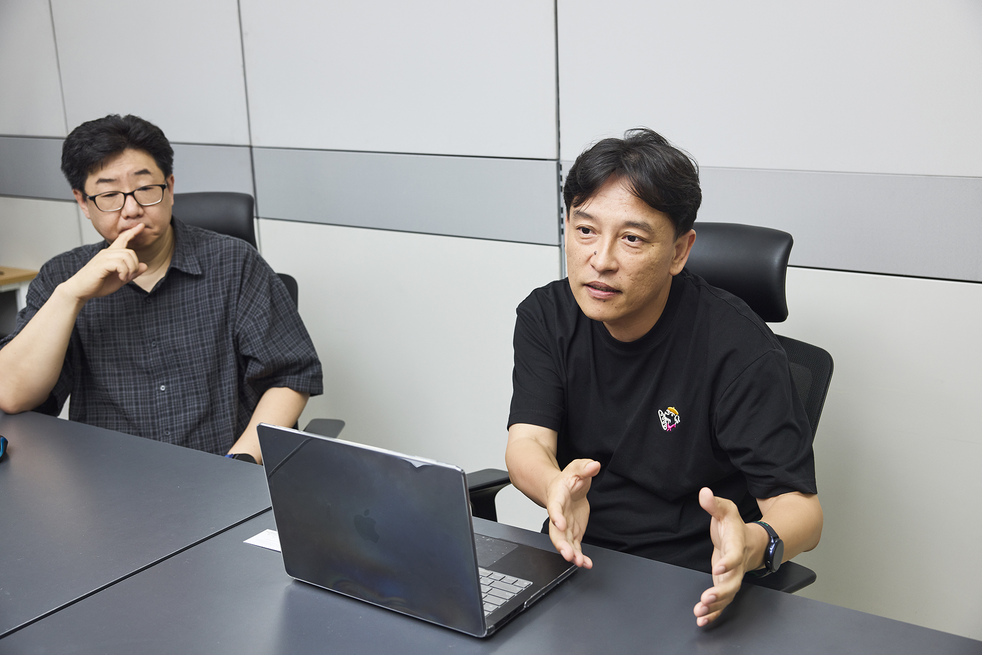 콘텐츠 산업의 전망에 대해 설명하는 김상혁 CTO의 모습