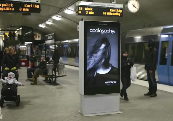 디지털 사이니지를 이용한 지하철 광고